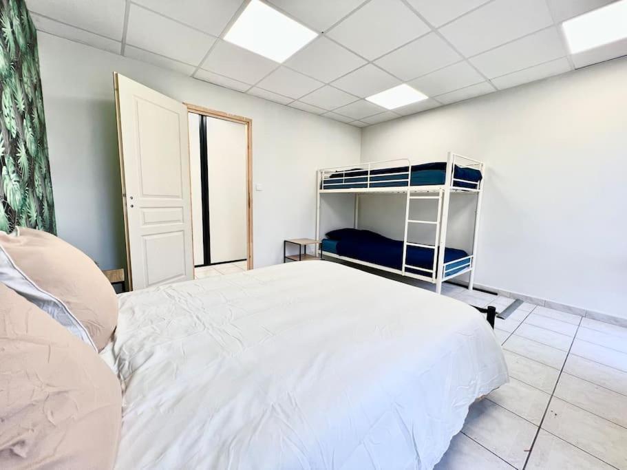Le Grand Penon ~ Logement Spacieux A 6 Min Du Parc Saint-Georges-les-Baillargeaux Bagian luar foto